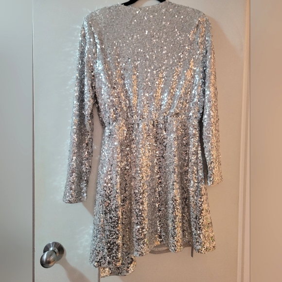 H&M NWT Silver sequin long sleeve wrap party dress size large - Picture 3 of 7